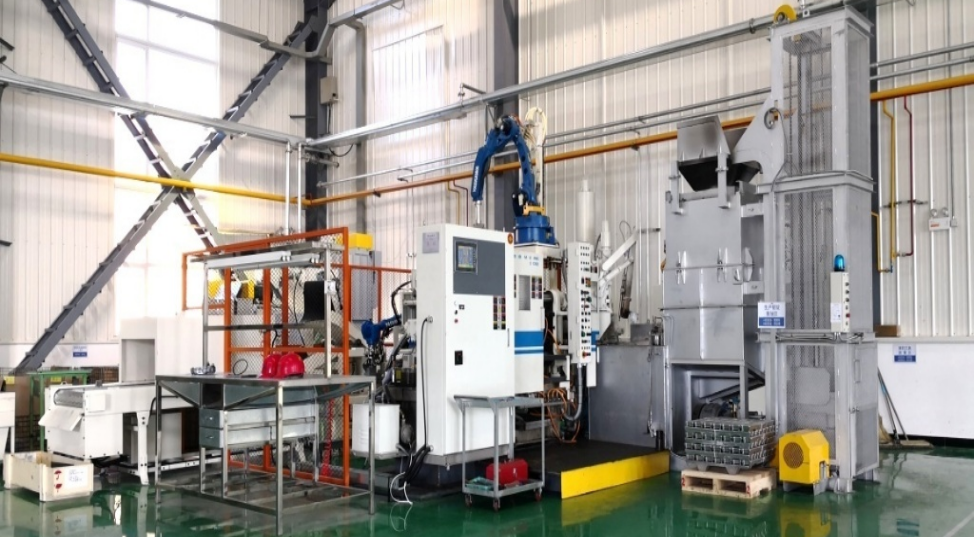 東芝 135T　&  安川 多軸機(jī)器人 MH24