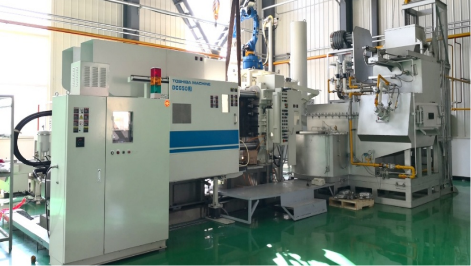 東芝 650T　&  安川 多軸機(jī)器人 MH50Ⅱ